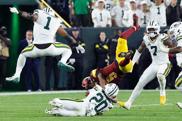 Commanders quarterback Jayden Daniels has a knee injury. It's too soon to know if he can play Sunday