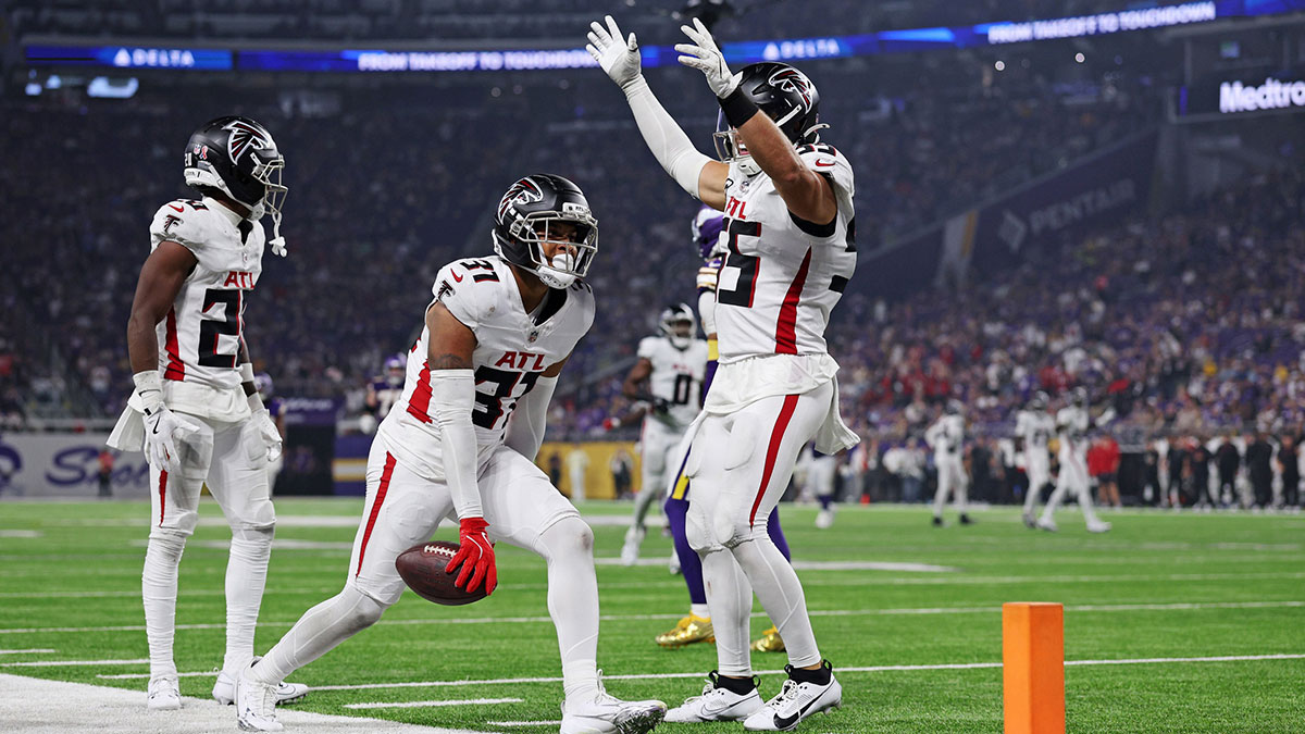 Atlanta Falcons safety Xavier Watts (31) celebrates after an interception during the second half against the Minnesota Vikings at U.S. Bank Stadium.