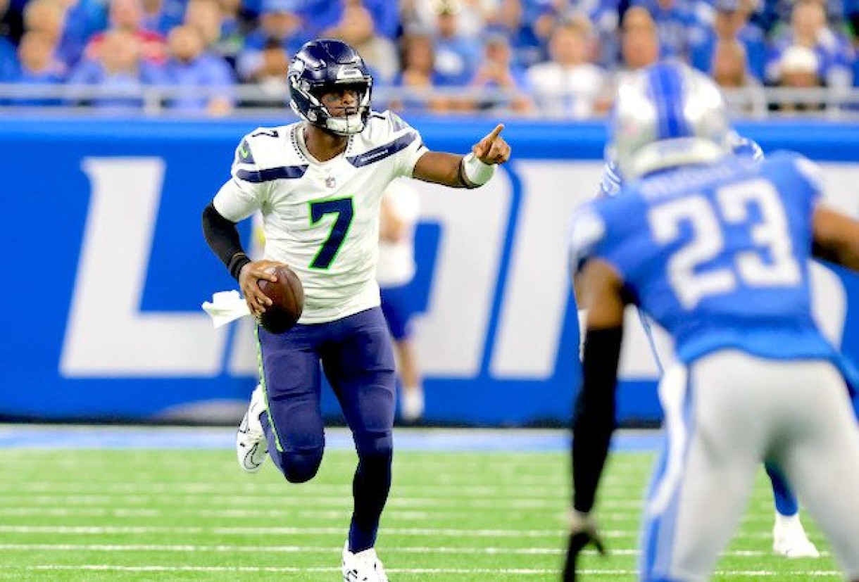 Geno Smith Played through Hamstring Tightness in Week 1 - NFL News