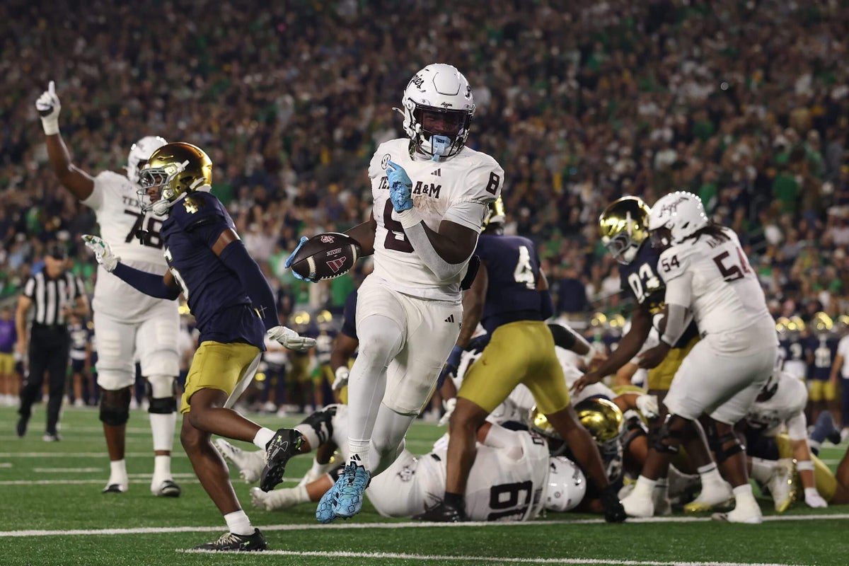 AP Top 25: Notre Dame stays in poll despite 0-2 start; Texas A&M moves up to No. 10