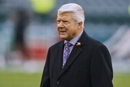 ARCHIVO - Jimmy Johnson, analista de Fox Sports y ex entrenador en jefe de los Cowboys de...