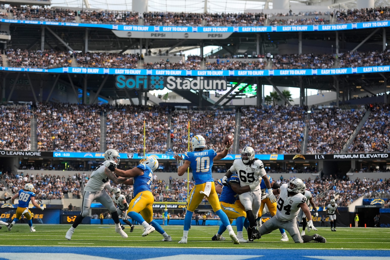 Monday Night Football: Chargers vs. Raiders odds, predictions and Geno Smith odds boost