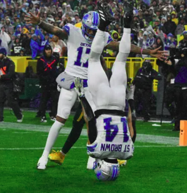 Detroit Lions receiver Amon-Ra St. Brown celebrates at a township at Lambeau Field in Green Bay, Wis., on Nov. 3, 2024. (Daniel Mears, The Detroit News)
