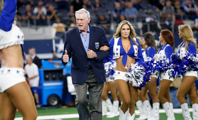 Former Dallas Cowboys linebacker Lee Roy Jordan is escorted to Gil Brandt's Ring of Honor...