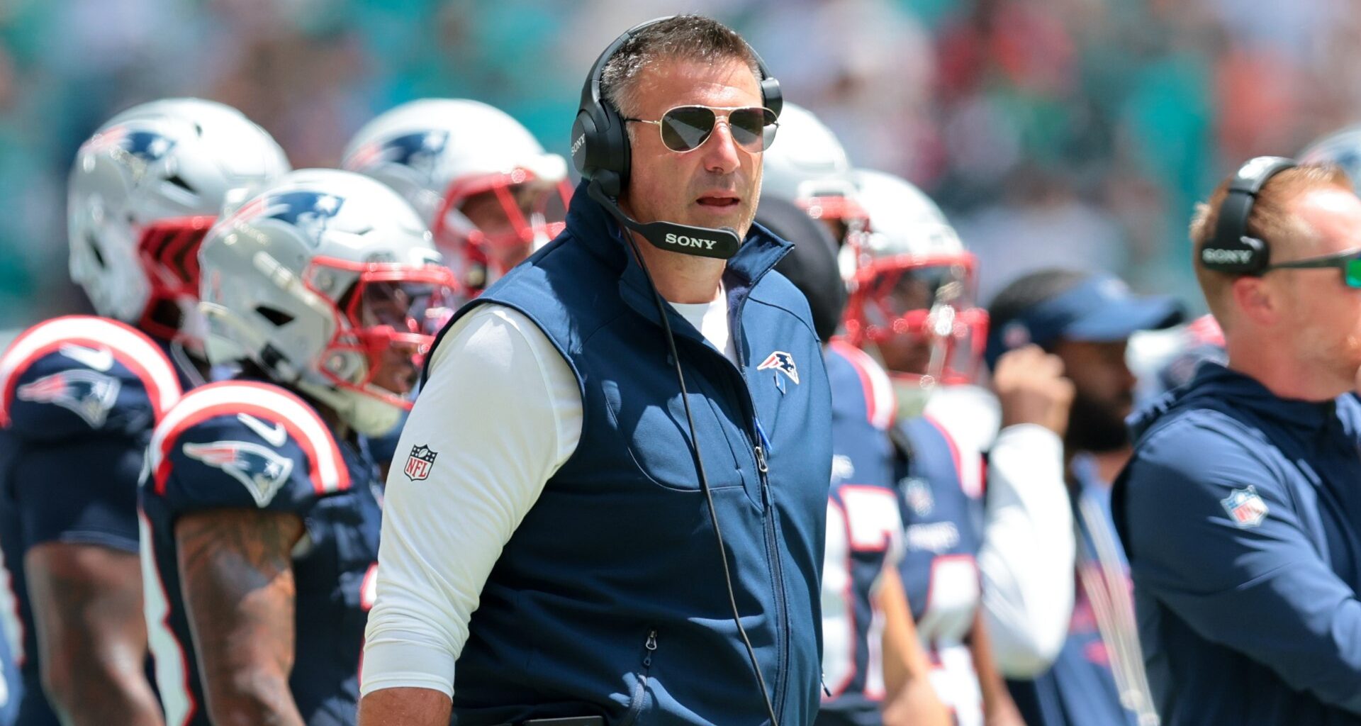 Mike Vrabel Sends Obvious Message To Struggling Patriots Rookie