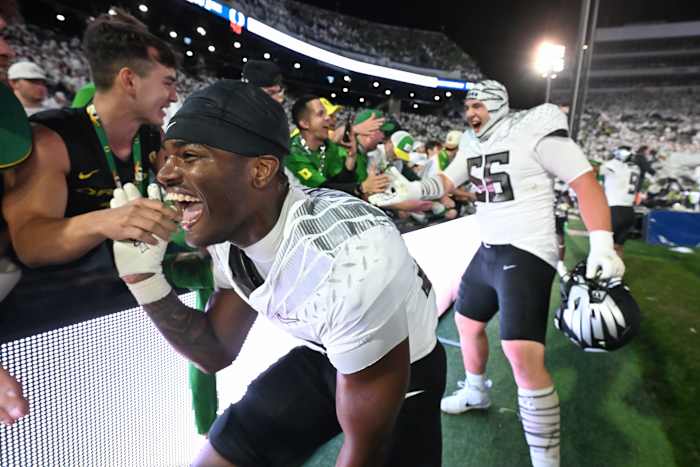 Oregon outlasts Penn State 30-24 in double overtime