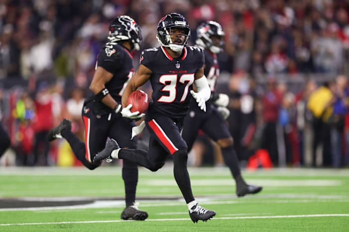 Texans sign fullback Jakob Johnson to 53-man roster, elevate defensive backs D’Angelo Ross, Myles Bryant