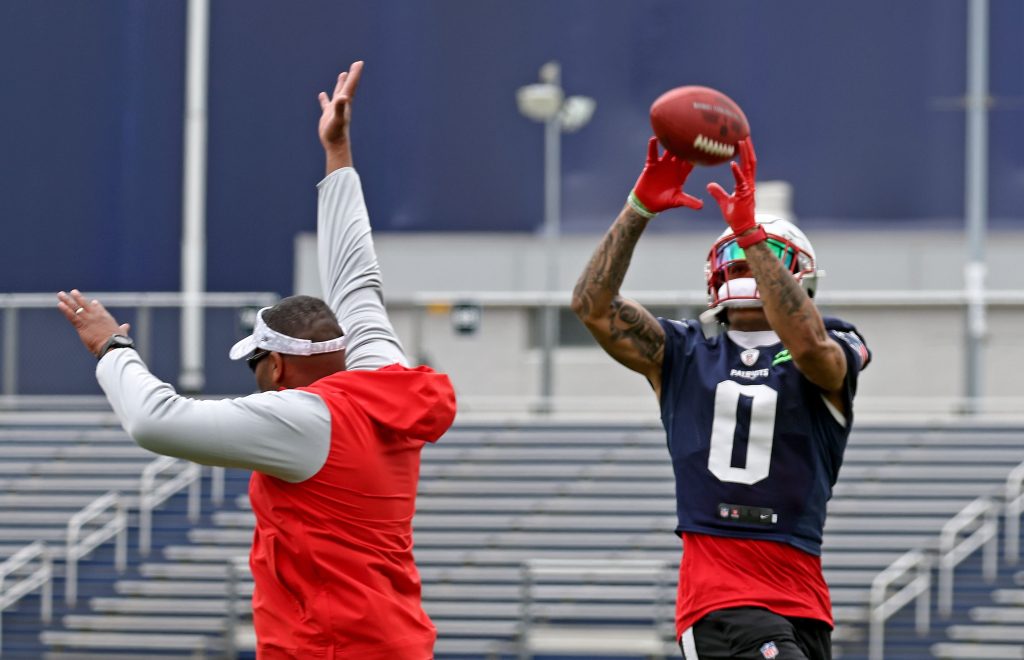 Patriots' Christian Gonzalez found injury absence 'challenging'