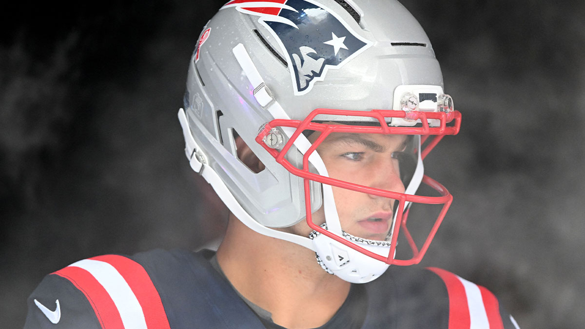 Patriots quarterback Drake Maye (10) takes the field before the game against the Las Vegas Raiders at Gillette Stadium