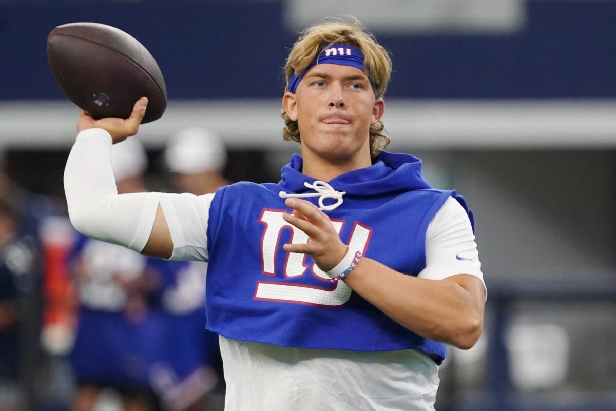 New York Giants quarterback Jaxson Dart (6) warms up before the game against the Dallas Cowboys at AT&T Stadium.