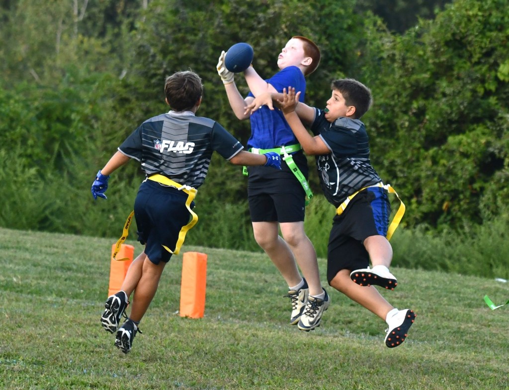 Rams nip Raiders in NFL Flag Football opener