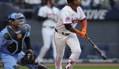 Briggs: As Browns remain punchline, resilient Guardians look to make Cleveland rock