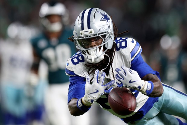 CeeDee Lamb #88 of the Dallas Cowboys misses a reception against the Philadelphia Eagles during the fourth quarter in the game at Lincoln Financial Field on Sept. 04, 2025 in Philadelphia, Pennsylvania. (Photo by Emilee Chinn/Getty Images)