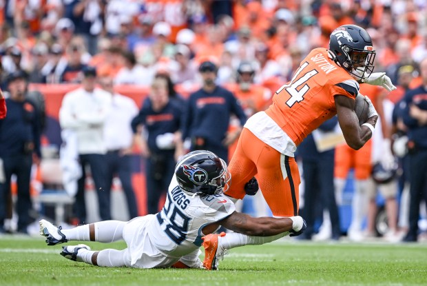 Quandre Diggs (28) of the Tennessee Titans wraps up Courtland...