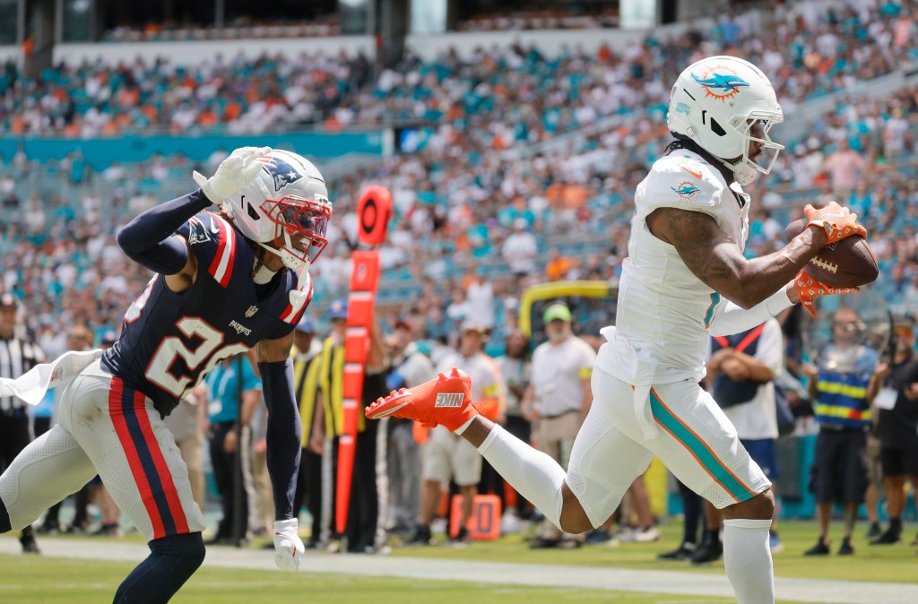 Dolphins' Jaylen Waddle, Chop Robinson to play at Bills