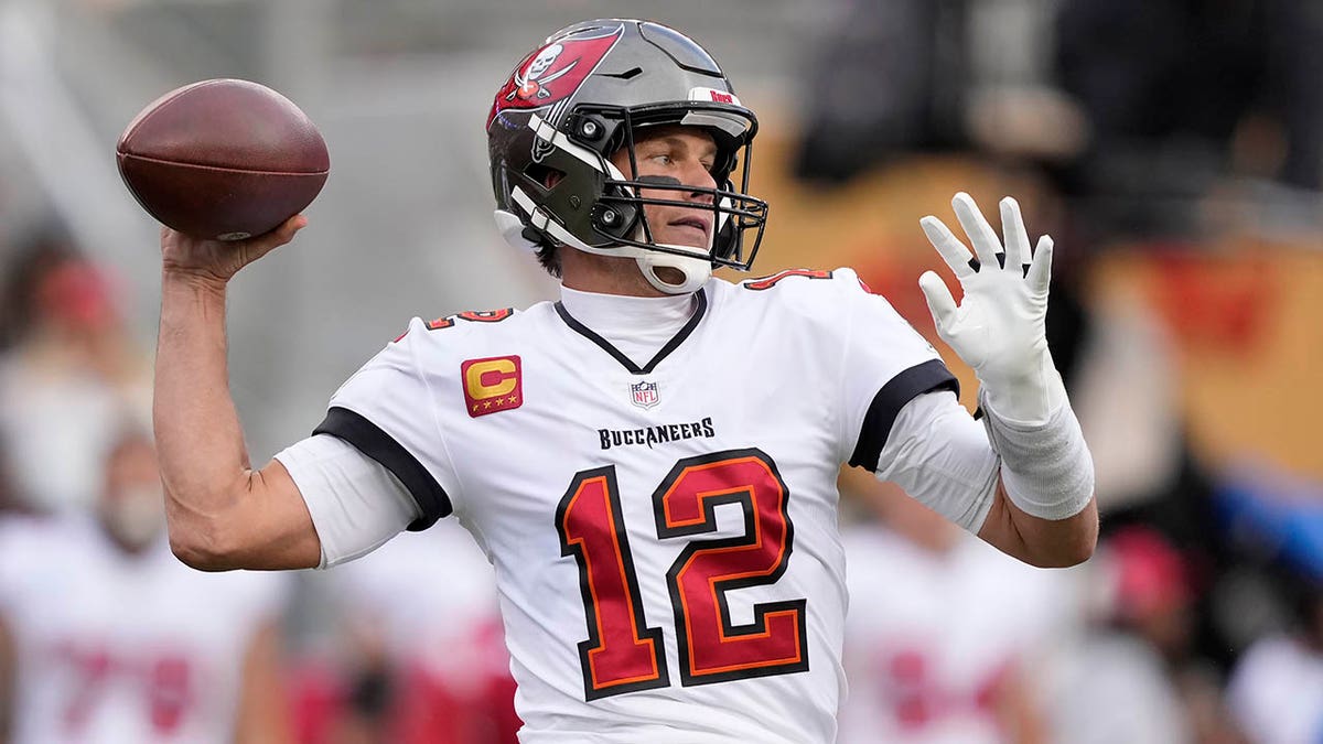 Tom Brady throws a pass