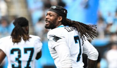 Dallas Cowboys in holding pattern with free agent pass rusher Jadeveon Clowney