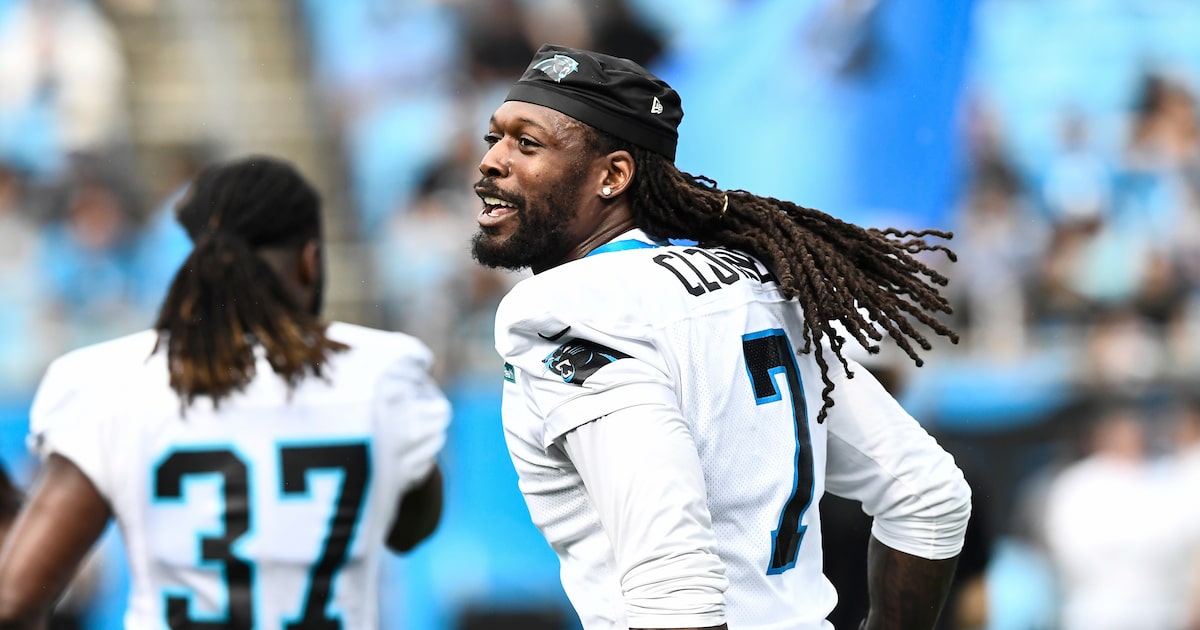 Dallas Cowboys in holding pattern with free agent pass rusher Jadeveon Clowney