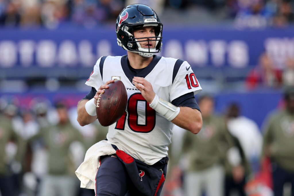 Texans To Extend QB Davis Mills