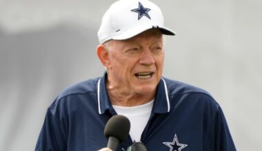 NFL world reacts to horrible Jerry Jones news