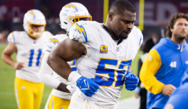 Chargers OLB Khalil Mack Sidelined With Dislocated Elbow