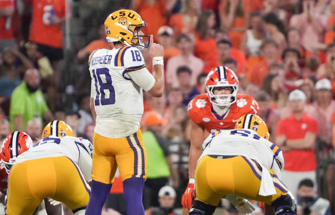 QB Prospect New York Jets Linked to Shines in Season Opener