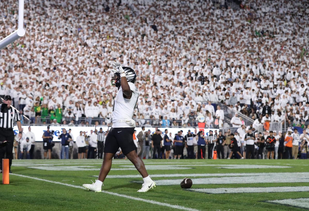 Oregon-Penn State: Ducks silence White Out in double OT as Lions’ big-game woes continue