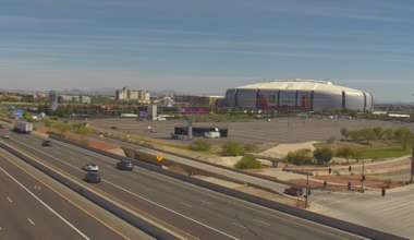 Football crowds expected to slow traffic in Glendale area on Thursday