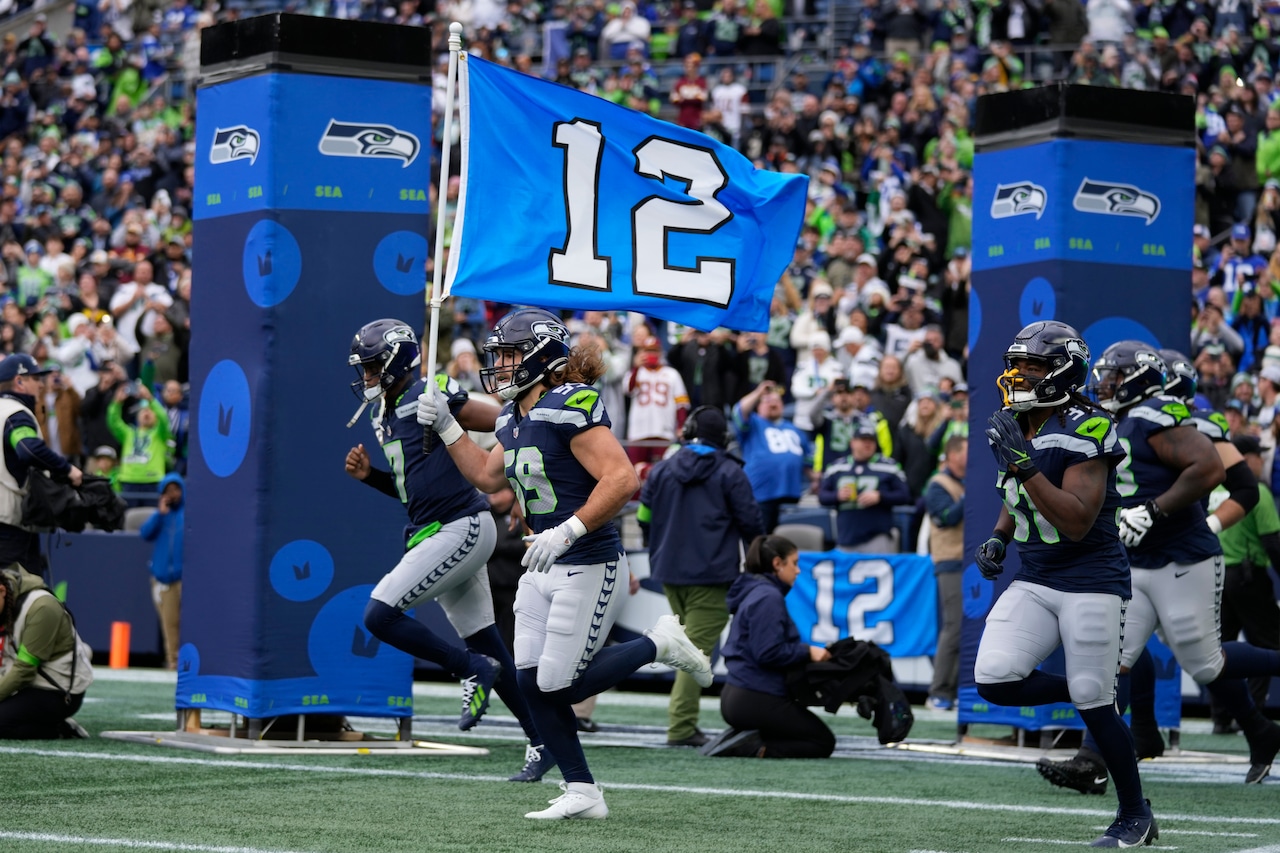 Pittsburgh Steelers host former star Army linebacker for visit