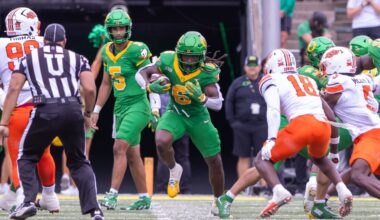 Oregon running back Noah Whittington’s status vs Oregon State undecided