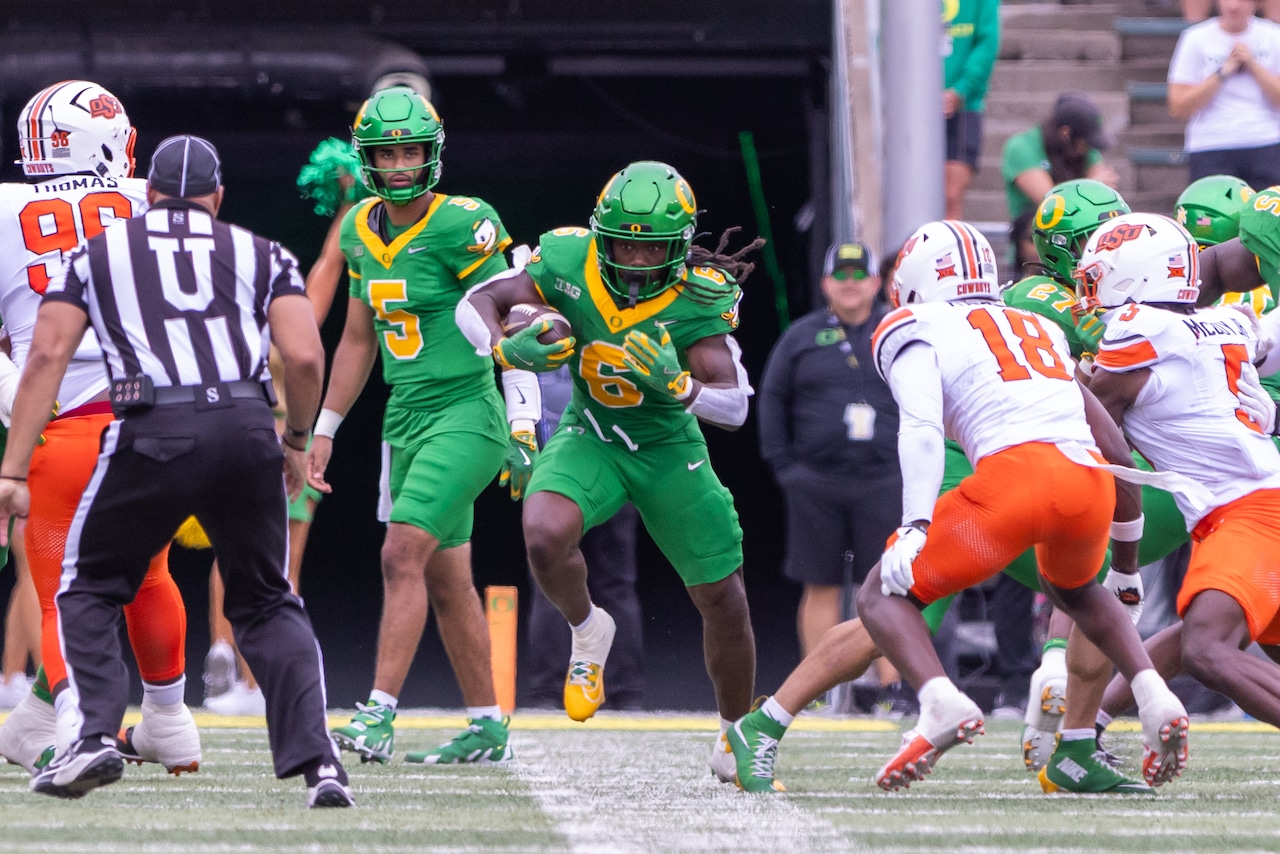 Oregon running back Noah Whittington’s status vs Oregon State undecided