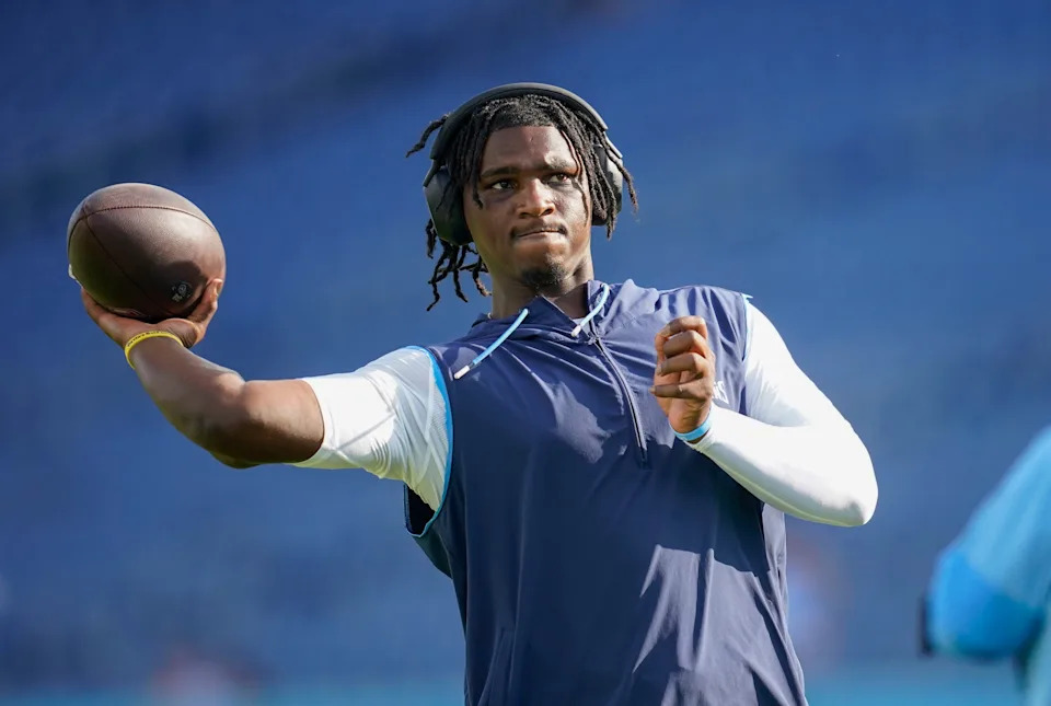 Tennessee Titans quarterback Cam Ward (1) warms up before an NFL pre-season game against the Vikings at Nissan Stadium in Nashville, Tenn., Friday, Aug. 22, 2025.