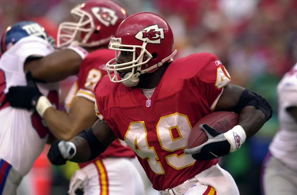 23 Sept 2001: Tony Richardson #49 of the Kansas City Chiefs carries the ball against the New York Giants at Arrowhead Stadium in Kansas City, Missouri. The Giants beat the Chiefs 13-3. DIGITAL IMAGE. Mandatory Credit: Elsa/Allsport
