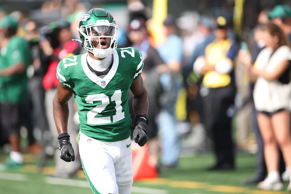 Sep 7, 2025; East Rutherford, New Jersey, USA; New York Jets cornerback Brandon Stephens (21) celebrates after breaking up a play in the fourth quarter against the Pittsburgh Steelers at MetLife Stadium. Mandatory Credit: Wendell Cruz-Imagn Images