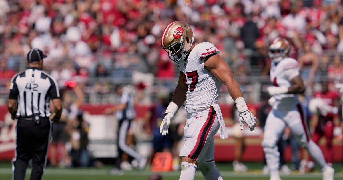 49ers' Nick Bosa exits win vs. Cardinals with knee injury, gives thumbs-down to crowd