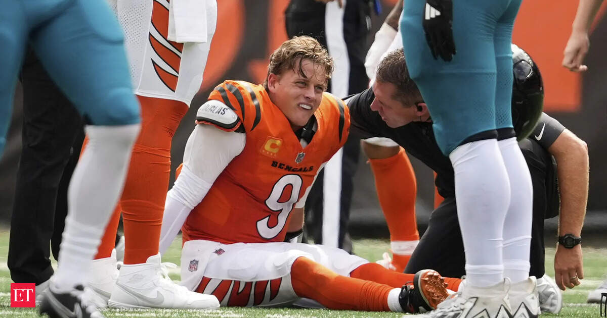 Joe Burrow injury update: Cincinnati Bengals quarterback forced to leave NFL game with toe injury against Jacksonville Jaguars. When will he return?