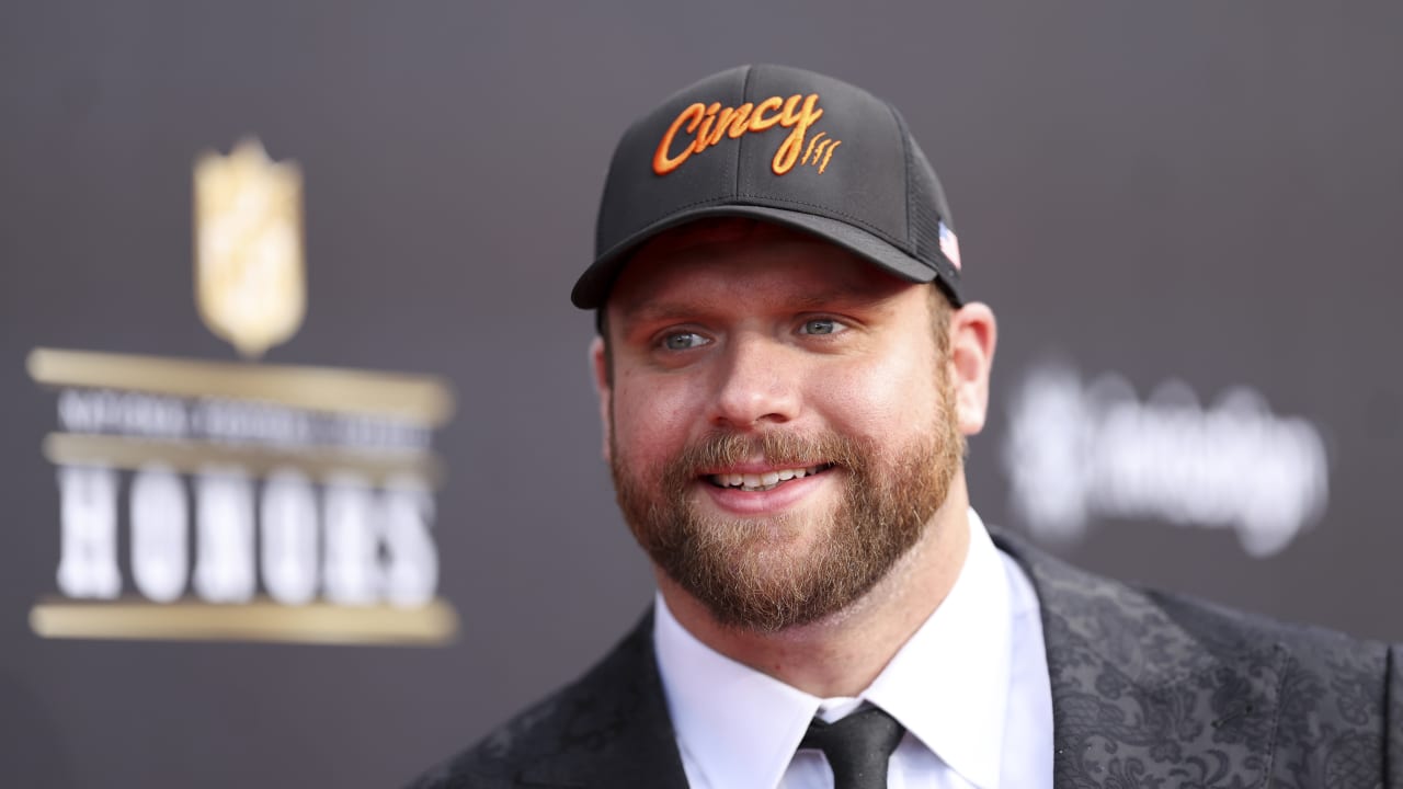 Ted Karras Signs Contract Extension