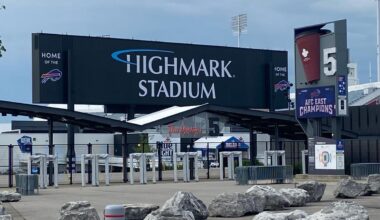 2 Buffalo Bills Wide Receivers Doing FREE, Public Autographs