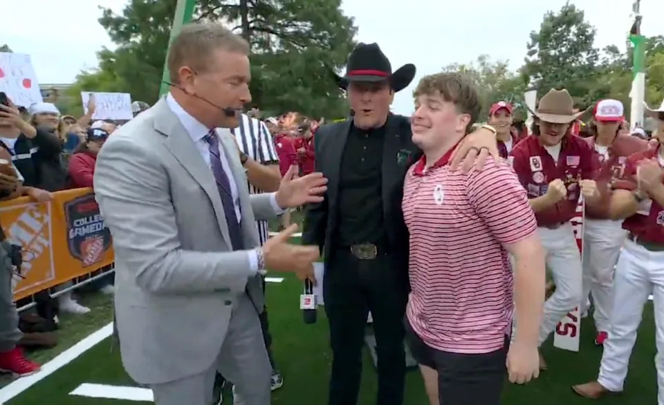 ESPN's Kirk Herbstreit reacts to Oklahoma student making field goal during Pat McAfee's Kicking Contest.