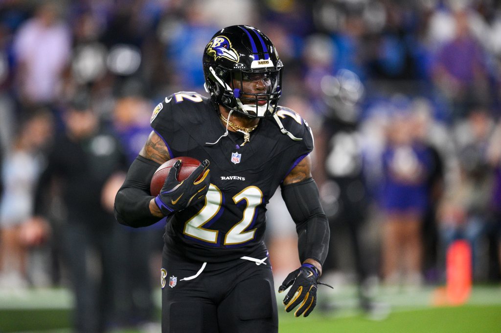 Baltimore Ravens running back Derrick Henry works out prior to a game.