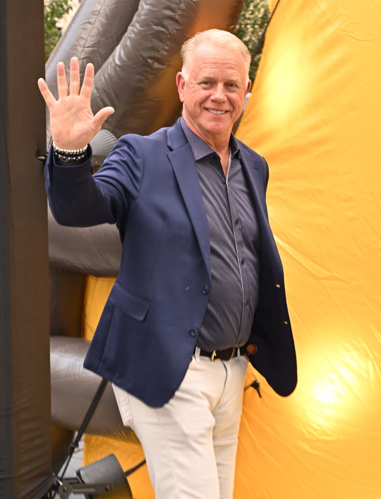 Former NFL player Boomer Esiason waving.