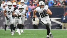 Sep 7, 2025; Foxborough, Massachusetts, USA; Las Vegas Raiders tight end Brock Bowers (89) makes a catch against the New England Patriots during the second half at Gillette Stadium. Mandatory Credit: Bob DeChiara-Imagn Images