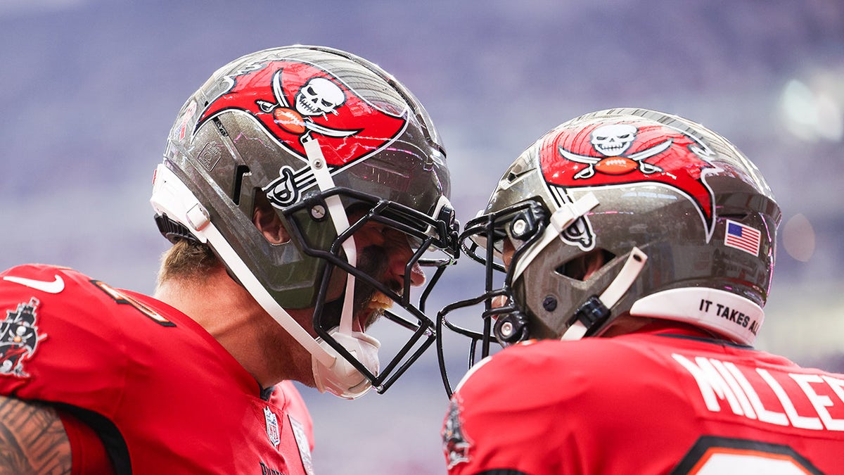 Buccaneers celebrate touchdown