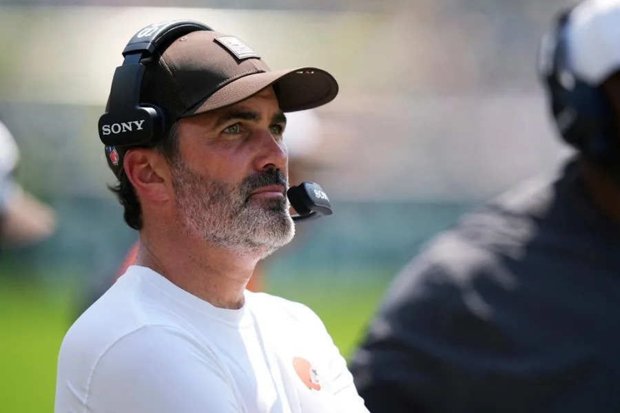 Cleveland Browns head coach Kevin Stefanski watches action during the first half of an NFL preseason football game against the Philadelphia Eagles on Saturday, Aug. 16, 2025, in Philadelphia. (AP Photo/Chris Szagola)
