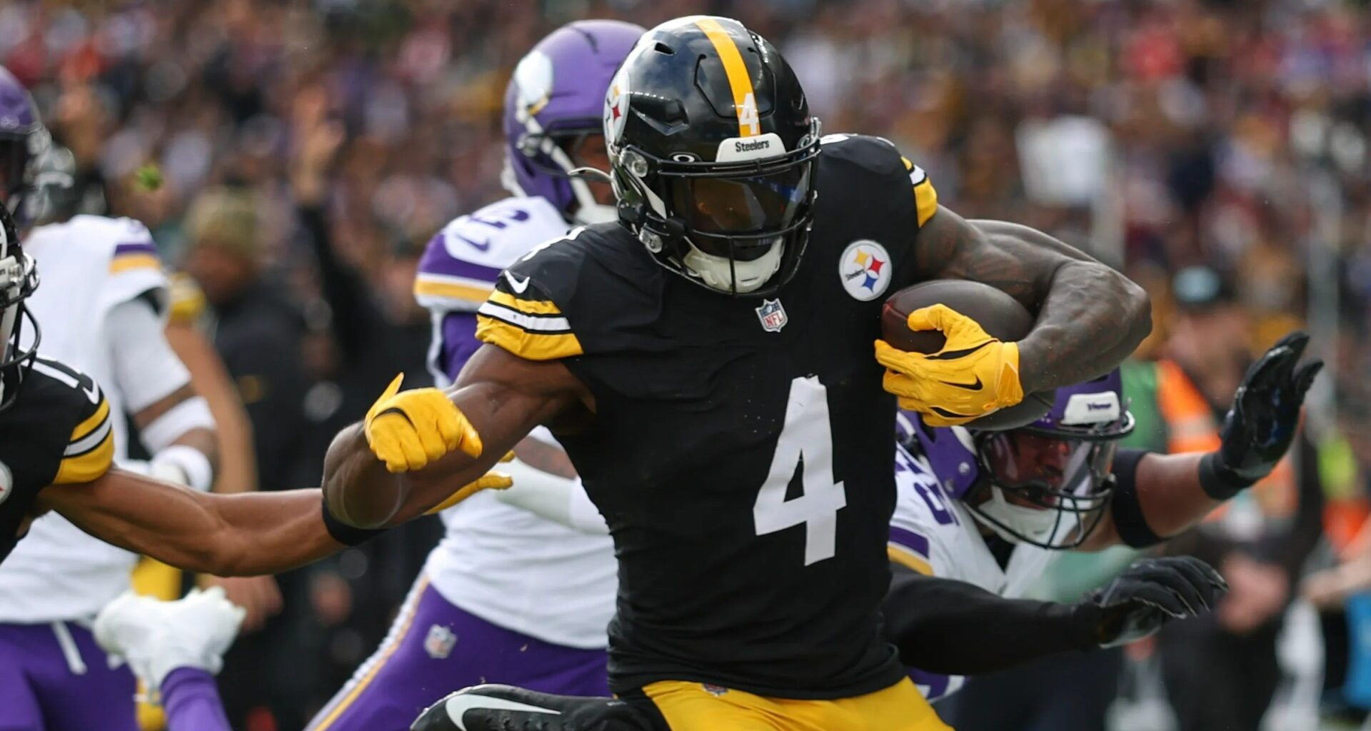 DK Metcalf 'hit turbo mode like it was Madden' with electric 80-yard touchdown pass from Aaron Rodgers in Dublin