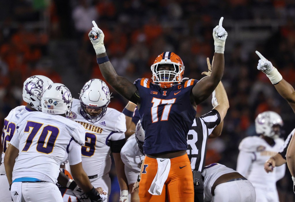 College football Week 1 takeaways: CJ Carr's 'bright' future, Illinois' defensive star and Northwestern's controversy - Chicago Tribune