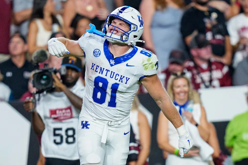 COLUMBIA, SOUTH CAROLINA - SEPTEMBER 27: Willie Rodriguez #81 of the Kentucky Wildcats reacts in the first half against the South Carolina Gamecocks during their game at Williams-Brice Stadium on September 27, 2025 in Columbia, South Carolina. (Photo by Jacob Kupferman/Getty Images)