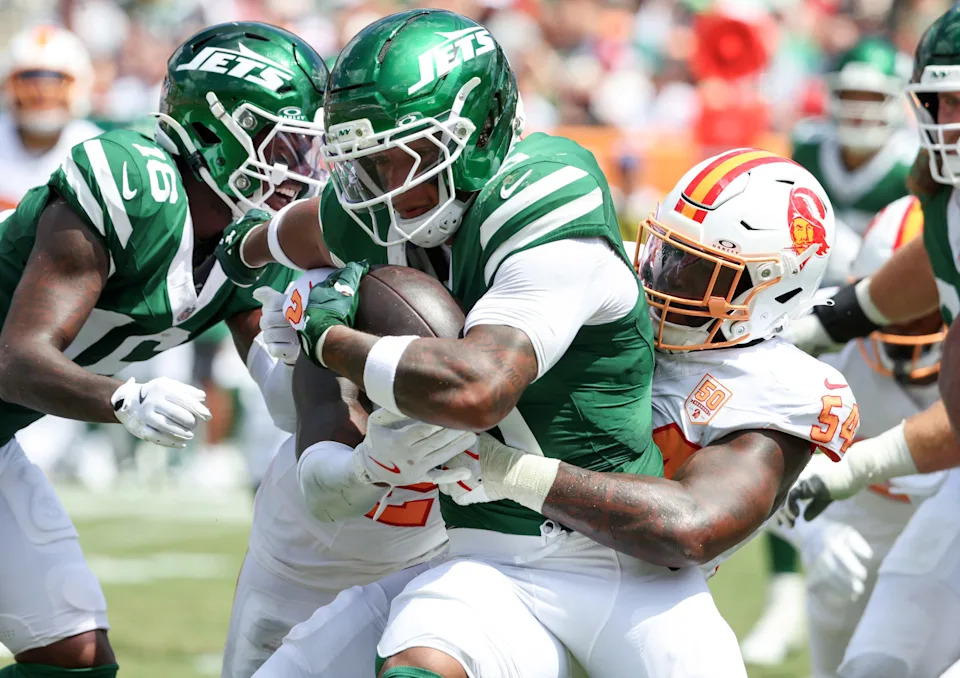 Sep 21, 2025; Tampa, Florida, USA; Tampa Bay Buccaneers outside linebacker Lavonte David (54) tackles New York Jets running back Braelon Allen (0) during the second quarter at Raymond James Stadium. Mandatory Credit: Kim Klement Neitzel-Imagn Images