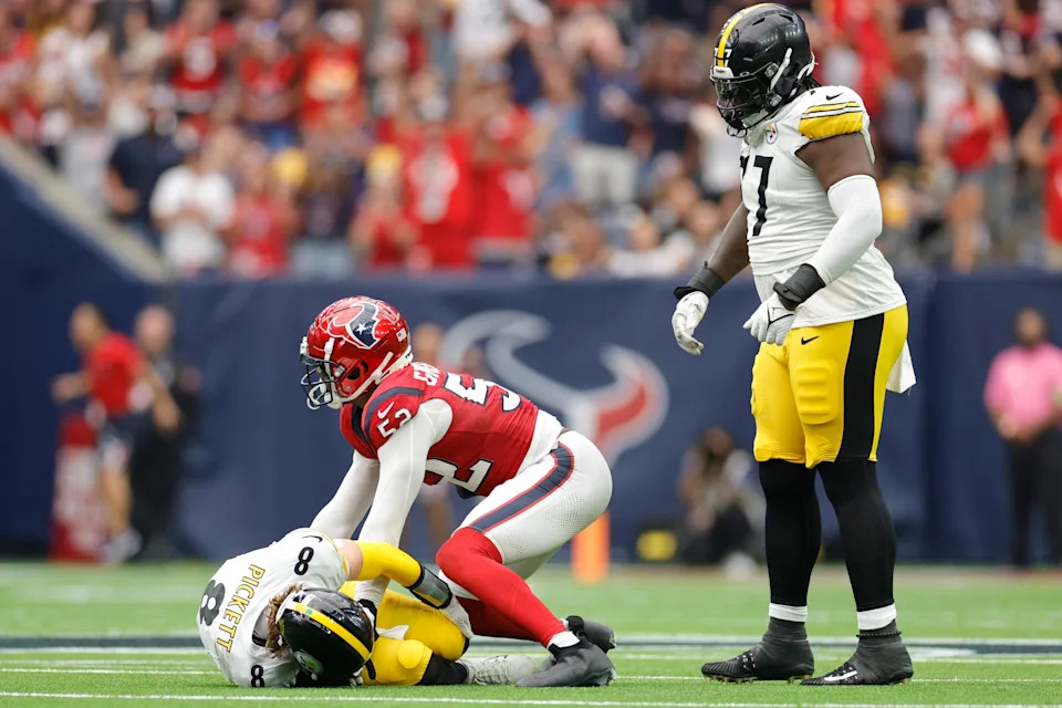 HOUSTON, TEXAS - OCTOBER 01: Jonathan Greenard #52 of the Houston Texans sacks Kenny Pickett #8 of the Pittsburgh Steelers while Broderick Jones #77 of the Pittsburgh Steelers looks on during the third quarter at NRG Stadium on October 01, 2023 in Houston, Texas. (Photo by Carmen Mandato/Getty Images)