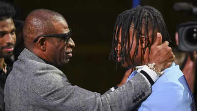 Travis Hunter receives heartfelt fatherhood advice from Deion Sanders, who considers the Jaguars rookie “like a son”